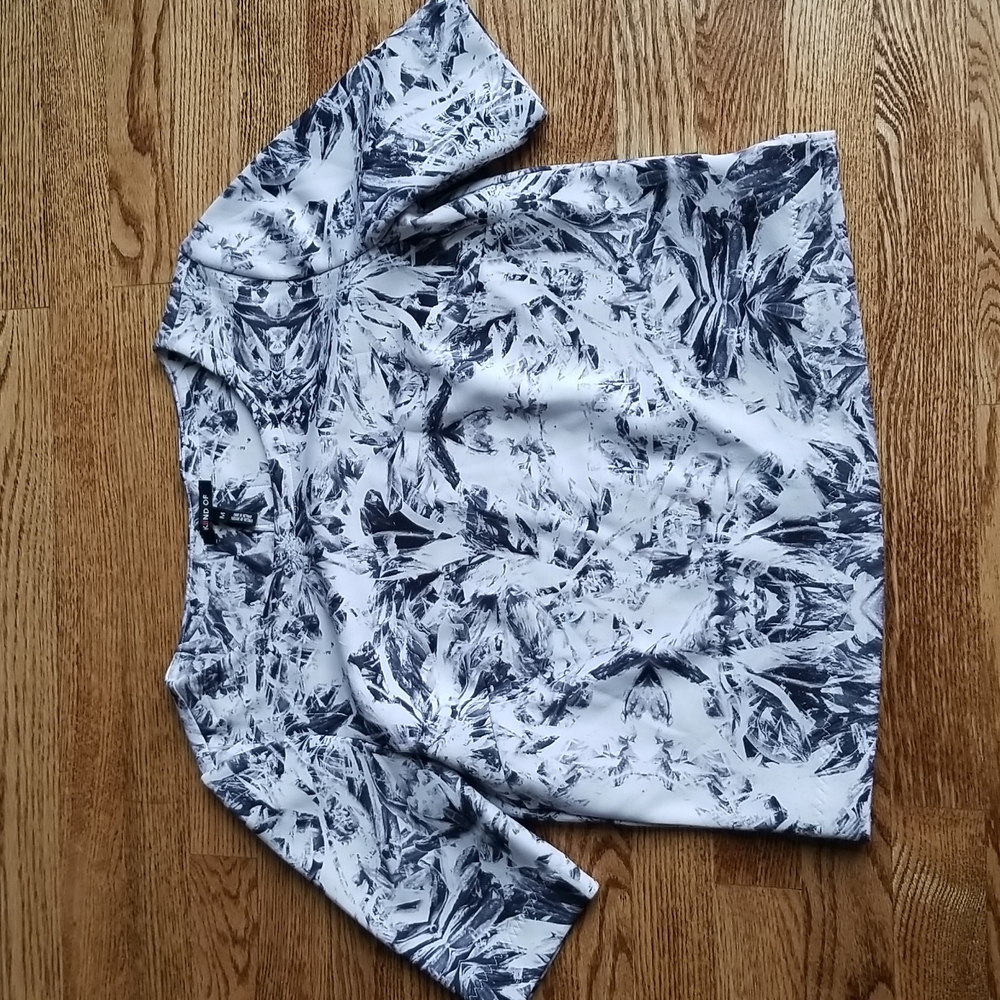 (M) Kiind Of Short Sleeve Broken Glass Print Top Casual Unique Art Deco Graphic